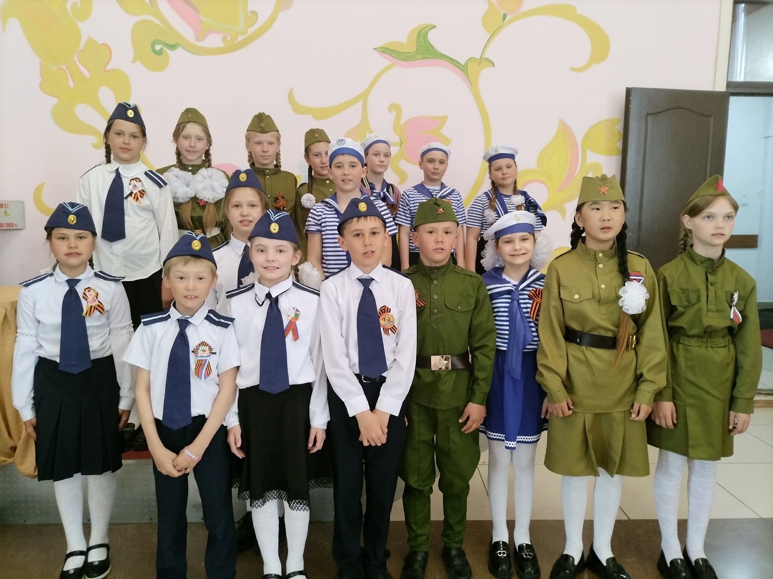 Торжественно поздравляем призёров вокального районного  конкурса «Битва хоров», посвященного 80-летию Победы!.
